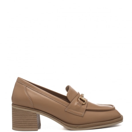 Mocassino da donna slip on con tacco largo medio e morsetto in pelle cuoio