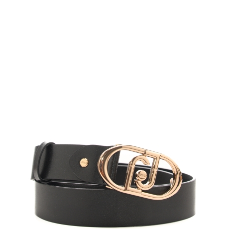 cintura da donna con finitura liscia e maxi logo monogram in metallo sul davanti nera 