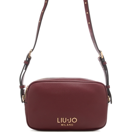 borsa a tracolla da donna con texture martellata e logo lettering sul fondo rossa 