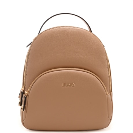 zaino piccolo da donna con texture martellata e tasca frontale cammello