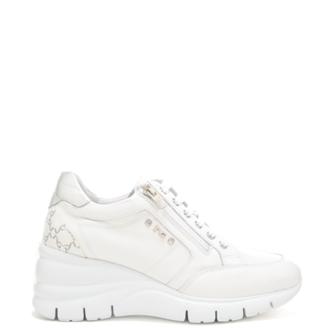 sneakers da donna con stampa logo monogram geometrico sul retro bianche 