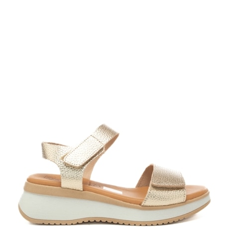 sandali da donna con tomaia in pelle laminata martellata champagne