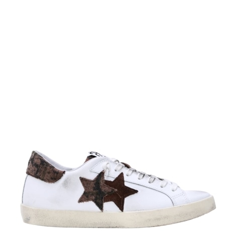 SNEAKER IN PELLE BIANCA CON STELLA MARRONE