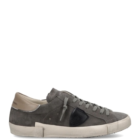 Sneaker Bassa in Camoscio Grigio con Talloncino Beige e Dettaglio Metallizzato